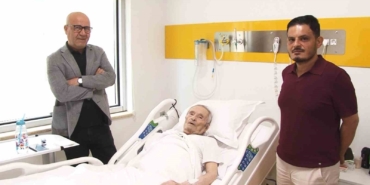 18 yıldır nakil kalbiyle yaşıyor: Üç bypasslı hastaya riskli pil operasyonu
