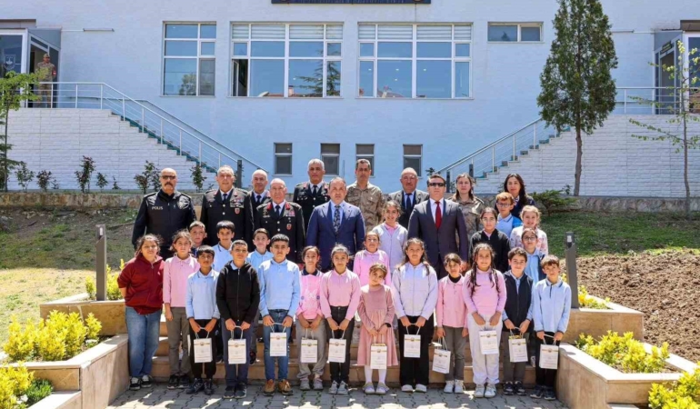 Vali Sözer, öğrencilerle bir araya geldi