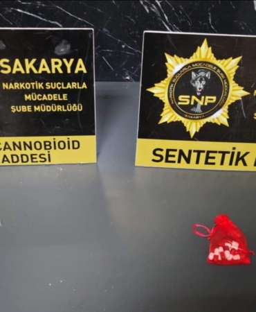 Uyuşturucu ile yakalanan sokak satıcısı tutuklandı