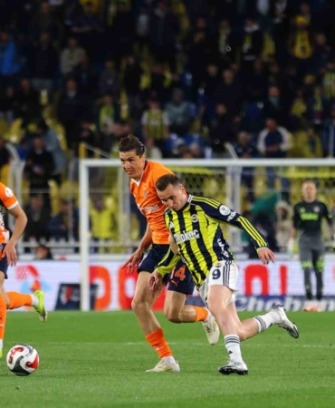 Trendyol Süper Lig: Fenerbahçe: 0 - RAMS Başakşehir: 0 (Maç devam ediyor)