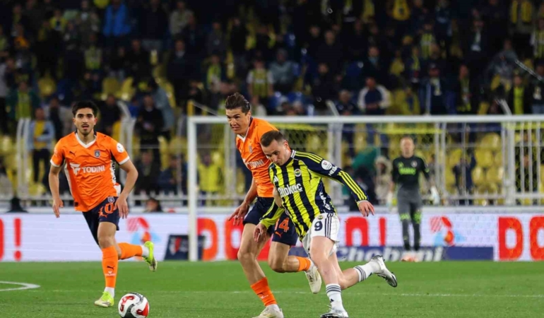 Trendyol Süper Lig: Fenerbahçe: 0 - RAMS Başakşehir: 0 (Maç devam ediyor)