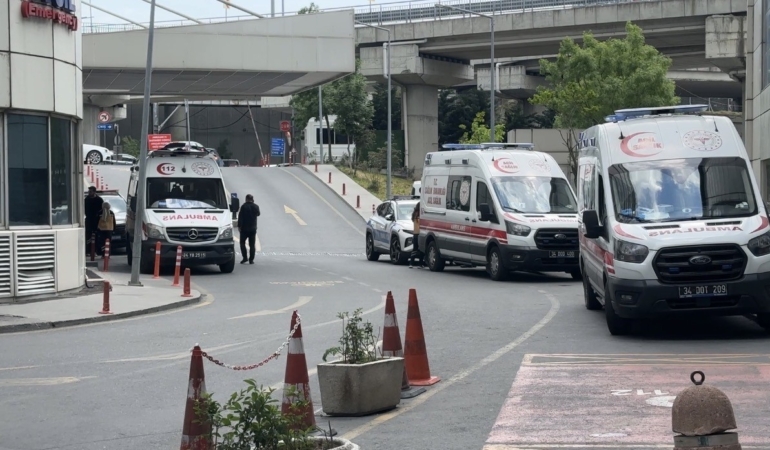 Bıçaklandı, hastaneye kaldırıldı: 10’uncu kattan düşerek can verdi
