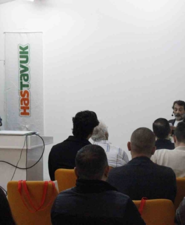 "Sanatçılar Sennur Sezer Okuyor" etkinliğinin konuğu Arif Pişkin oldu