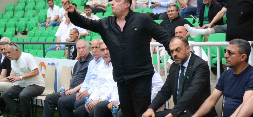 Sakaryaspor kongresinde arbede: Seçim ertelendi