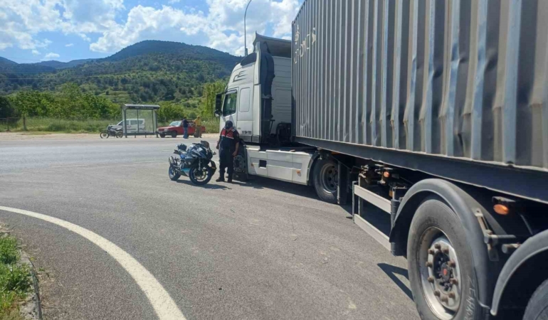 Bilecik’te tır ile motosiklet çarpıştı: 1 yaralı