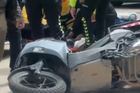 Bursa’da otomobilin çarptığı motosikletli kurye yaralandı