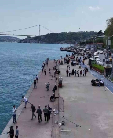 İstanbul’da güneşi gören sahile koştu