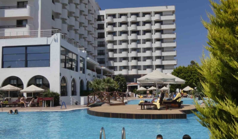 Bayramın dördüncü gününde turistik oteller doldu taştı