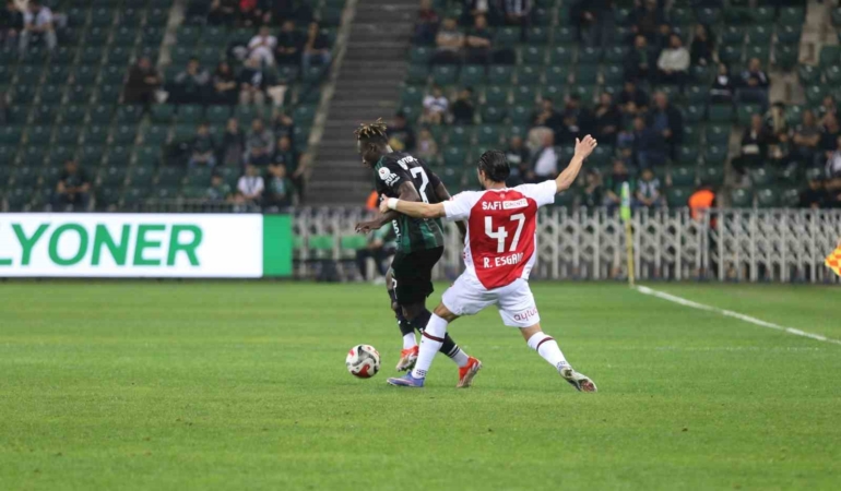 Trendyol Süper Lig: Kocaelispor: 0 - Fatih Karagümrük: 0 (İlk yarı)