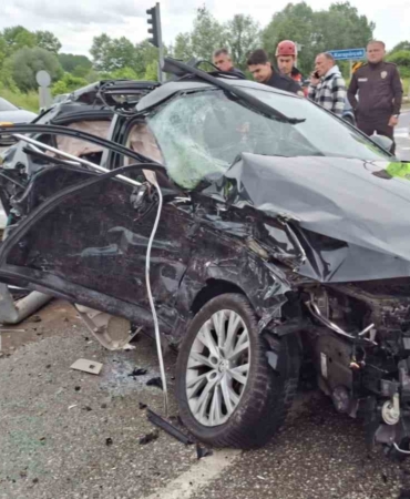 Sakarya’da otomobil, minibüs ve tır çarpıştı: 4’ü ağır 6 yaralı
