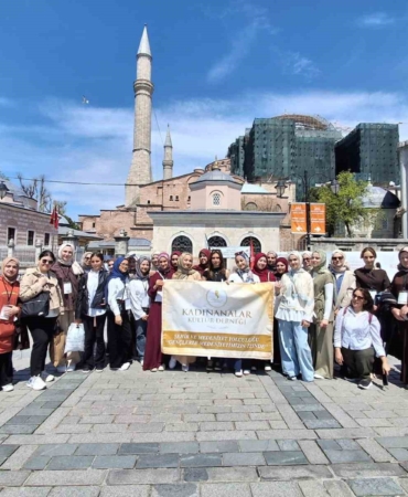 Afyonkarahisarlı gençler, İstanbul’un tarihi mekanlarını ziyaret etti