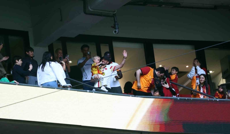 Dries Mertens ve ailesi yeniden RAMS Park’ta