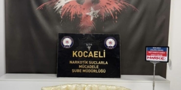 Kocaeli’de vücutlarına sarılı 7 kilo uyuşturucuyla yakalanan 2 kişi tutuklandı