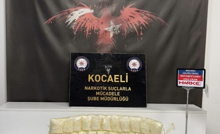 Kocaeli’de vücutlarına sarılı 7 kilo uyuşturucuyla yakalanan 2 kişi tutuklandı