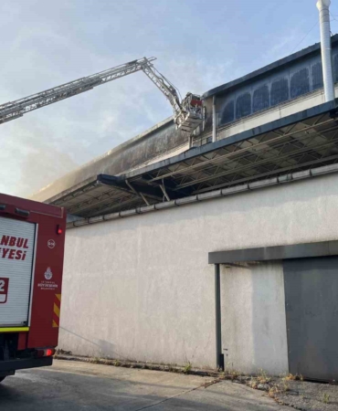 Esenyurt’ta plastik poşet fabrikasında yangın