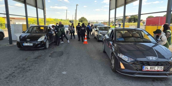 Sürücülere net mesaj: "Direksiyondayken ekrana değil yola bak"
