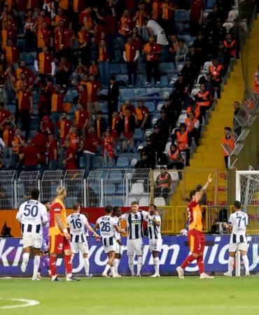 Trendyol Süper Lig: Kasımpaşa: 1 - Galatasaray: 0 (İlk yarı)