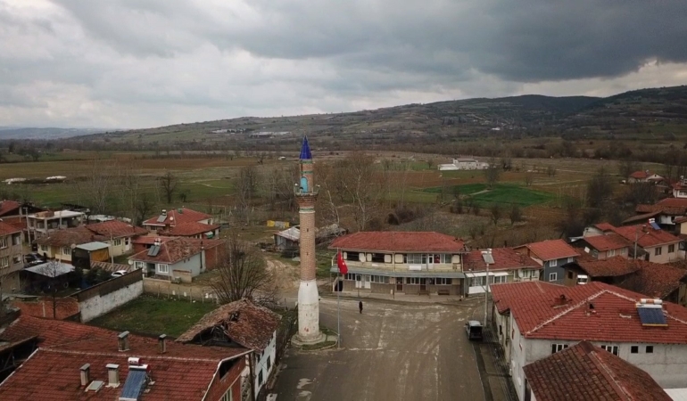 Camisiz minare köyün sembolü oldu
