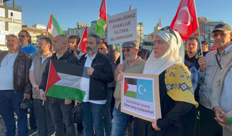 Çanakkale’de Sumud Filosu’ndaki aktivistlere destek gösterisi