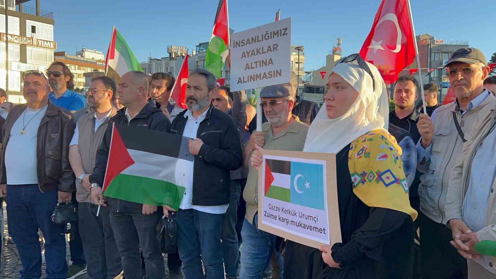 Çanakkale’de Sumud Filosu’ndaki aktivistlere destek gösterisi