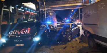 Ataşehir’de zincirleme kaza: Alkolü sürücü otobüse çarparak durabildi