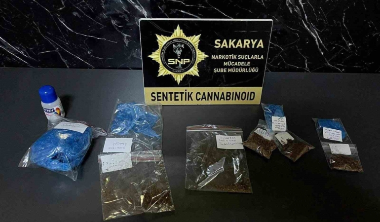 Sakarya’da uyuşturucu operasyonunda yakalanan 2 şüpheli tutuklandı