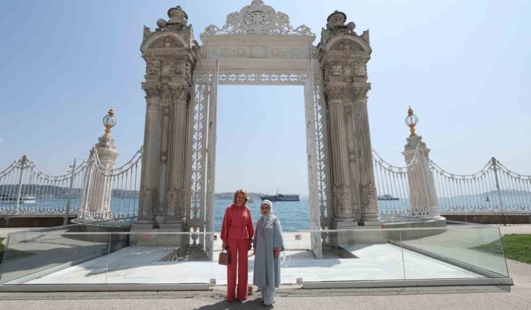 Emine Erdoğan, Belçika Kraliçesi Mathilde ile bir araya geldi