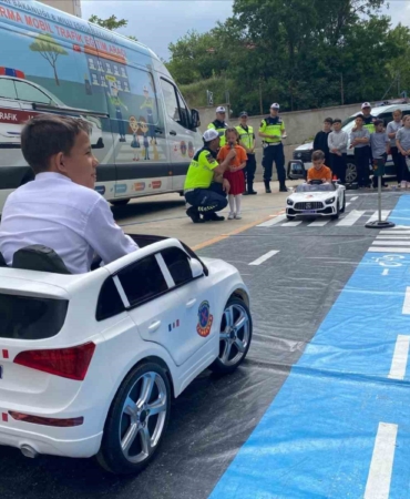 Üsküplü minik öğrenciler trafik güvenliğini jandarmadan öğrendi