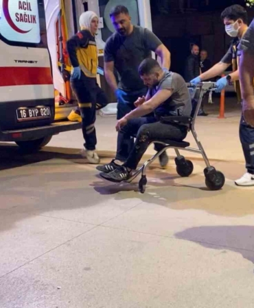 İnegöl’de direksiyon başında fenalaşan sürücü zincirleme kazaya neden oldu