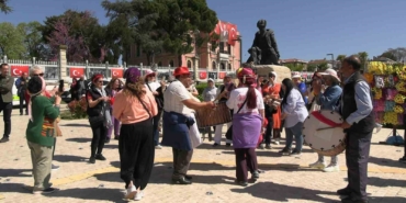 Binlerce turist Edirne’ye akın etti, Selimiye Meydanı doldu taştı: Esnaf bayram etti