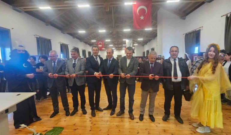 Ayvalık’ta Türk mitolojisi sergisine yoğun ilgi