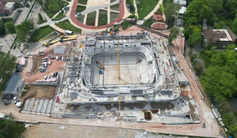 Atatürk Spor Salonu hızla yükseliyor