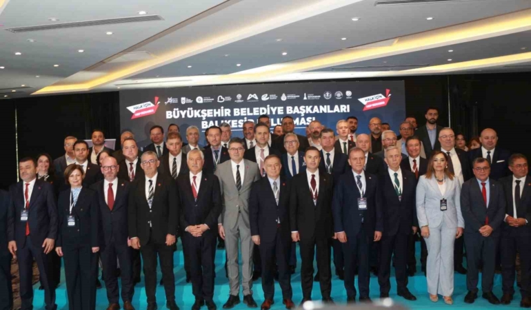 CHP’li Büyükşehir Belediye Başkanları Balıkesir’de buluştu