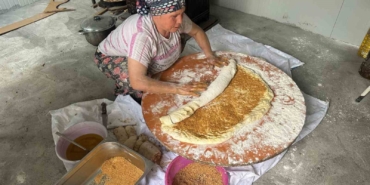 Bayrama özel köylerde taş fırınlarda pişen "bayram çöreği" yok satıyor