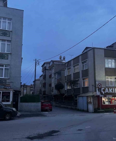 Küçükçekmece’de kahve önünde silahlı saldırı: 3 yaralı