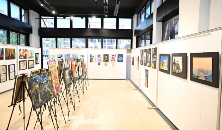 Kartepe’de lise öğrencilerinden "Gençlerin Renkleri" resim sergisi