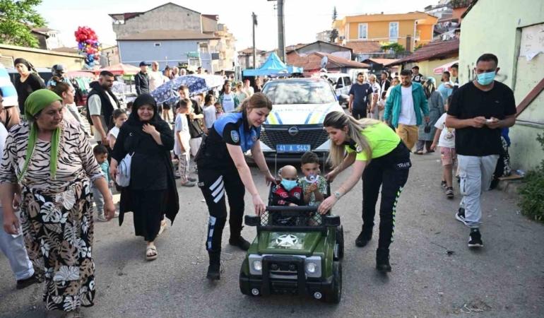 Kocaeli polisinden lösemi hastası minik Halime’ye bayram sürprizi