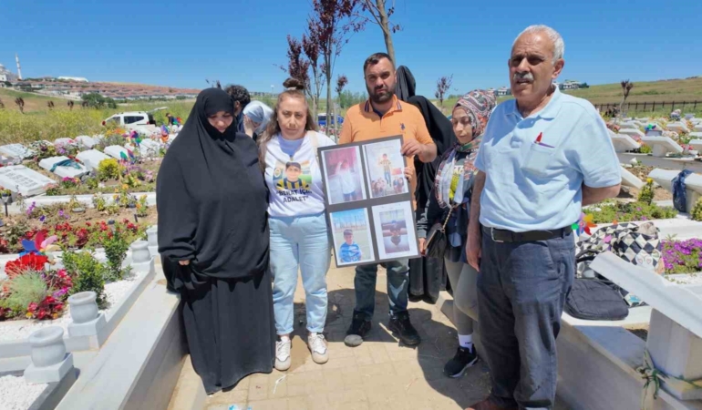 Büyükçekmece’de bıçaklanarak öldürülen 16 yaşındaki Abdulbaki Demirel’in kabrinde hüzünlü bayram