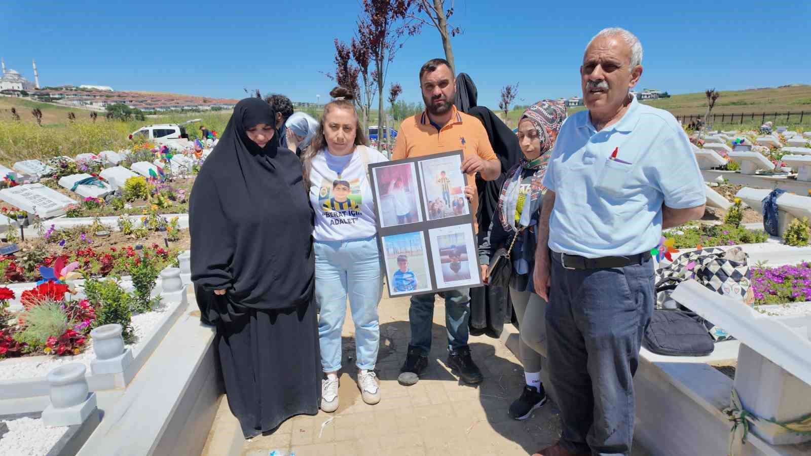 Büyükçekmece’de bıçaklanarak öldürülen 16 yaşındaki Abdulbaki Demirel’in kabrinde hüzünlü bayram