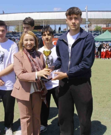 Bilecik’te derece elde eden öğrencilere kupa ve madalyaları verildi
