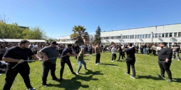 Geleneksel tomurcuk şenliğinde öğrenciler doyasıya eğlendi