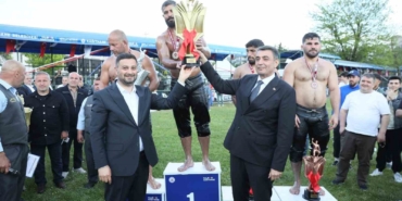 32. Kağıthane Yağlı Güreşleri’nde Seçkin Duman başpehlivan oldu