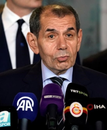 Dursun Özbek, listesini divan kuruluna teslim etti