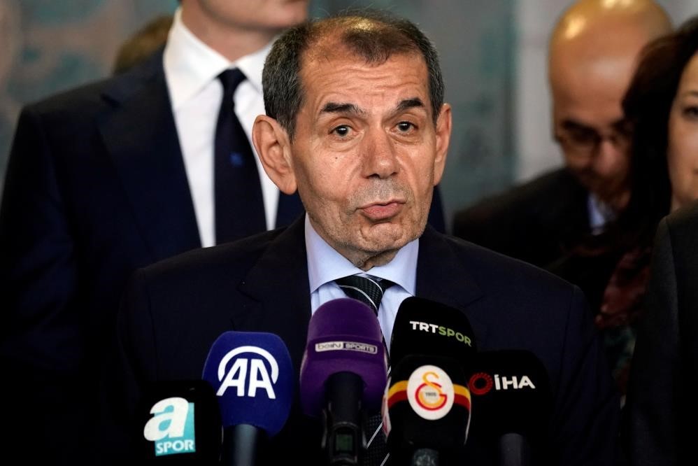 Dursun Özbek, listesini divan kuruluna teslim etti