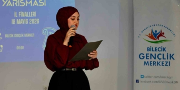 Şiir Okuma Yarışması’nda dereceye giren gençlere ödül