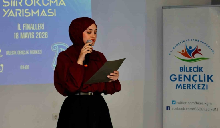 Şiir Okuma Yarışması’nda dereceye giren gençlere ödül