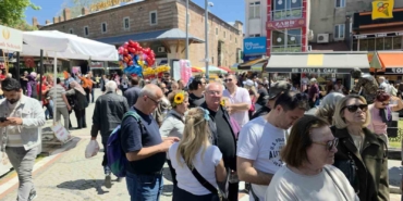 Kakava şenlikleri için gelen turistler ciğercilerde kuyruk oluşturdu