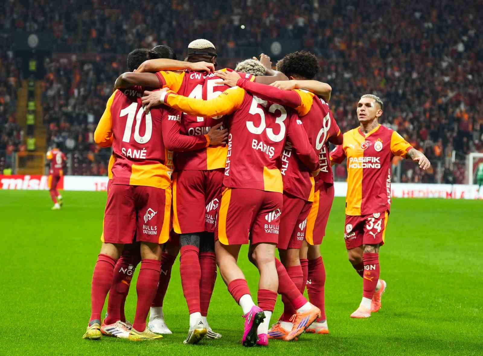 Galatasaray taraftarı önünde şampiyonluğunu ilan etmek istiyor