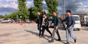 İnegöl’de enseden bıçaklayan şüpheli ile ağabeyi yakalandı