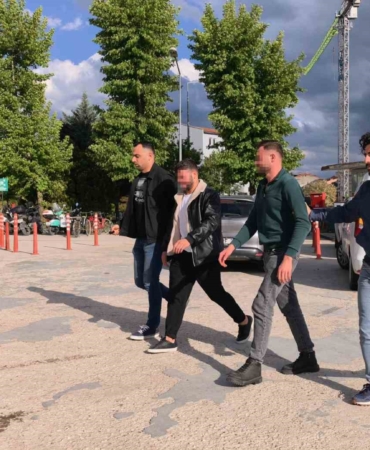 İnegöl’de enseden bıçaklayan şüpheli ile ağabeyi yakalandı